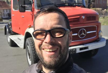 Der blaue Klaus geht zum Karosseriebauer